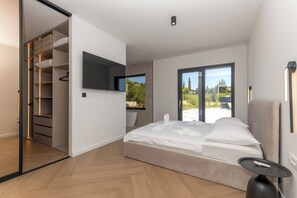 3 chambres, fer et planche à repasser, Wi-Fi, draps fournis