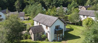 Kenmare home sleeps 8 with use of hotel pool