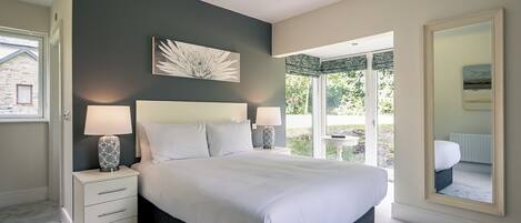 4 bedrooms, internet, bed sheets