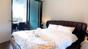 2 bedrooms, desk, iron/ironing board, WiFi