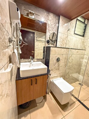 Superior Double Room | Bathroom