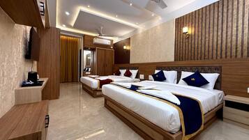 Superior Double Room | Premium bedding, down duvets, pillow-top beds, minibar