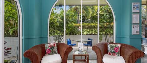 المنشأة من الداخل