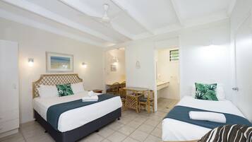 1 bedroom, bed sheets