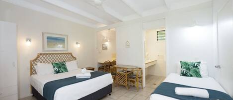 1 bedroom, bed sheets