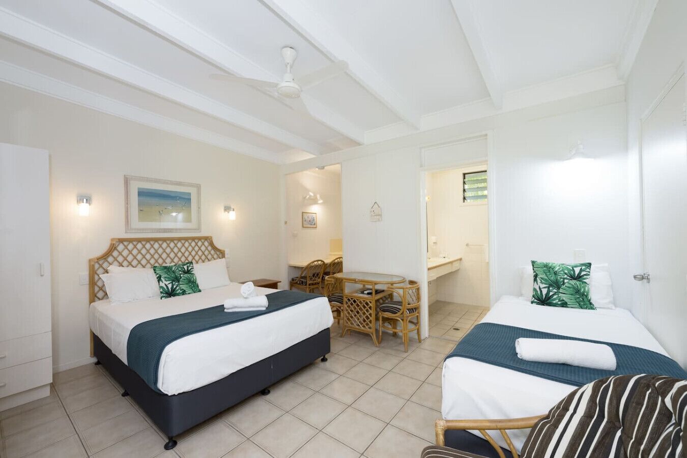 1 bedroom, bed sheets