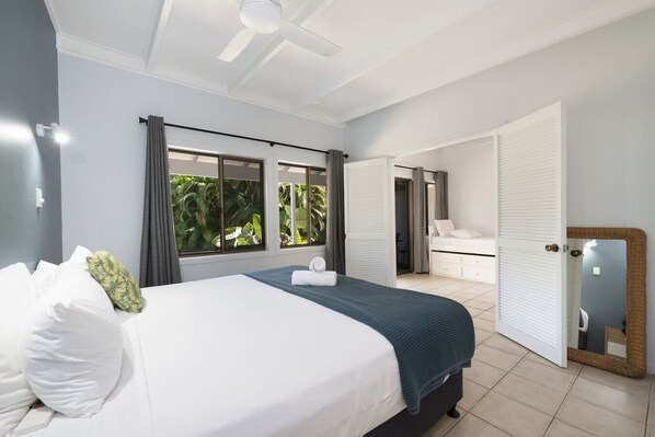 1 bedroom, bed sheets