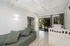 1 bedroom, bed sheets