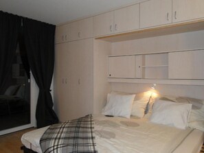 1 habitación, wifi y ropa de cama