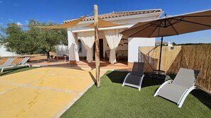 Terrace/patio - Holiday Home La Alquería de los Pájaros (La Puebla de Cazalla)