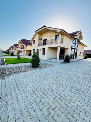 Deluxe villa, balkon, uitzicht op tuin | Gratis wifi