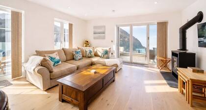 Chic Apartment in Iconic Coastal Setting, Tors Park