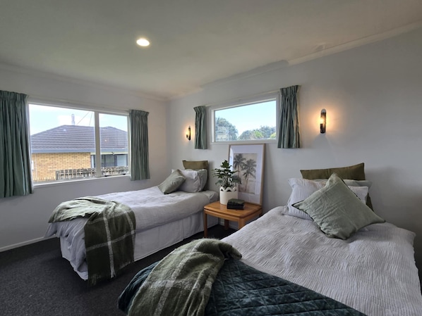 3 bedrooms, iron/ironing board, Internet, bed sheets