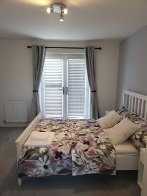 3 bedrooms, iron/ironing board, Internet, bed sheets