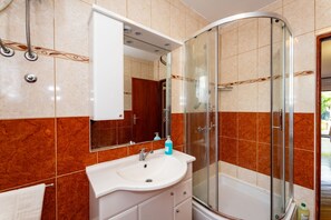 Shower, towels - Drazen Charming First Floor Apartment (Novalja)
