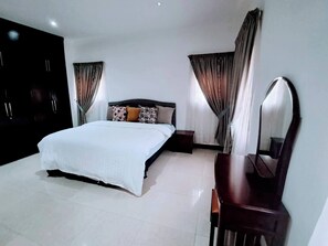 3 chambres, fer et planche à repasser, accès Internet, draps fournis