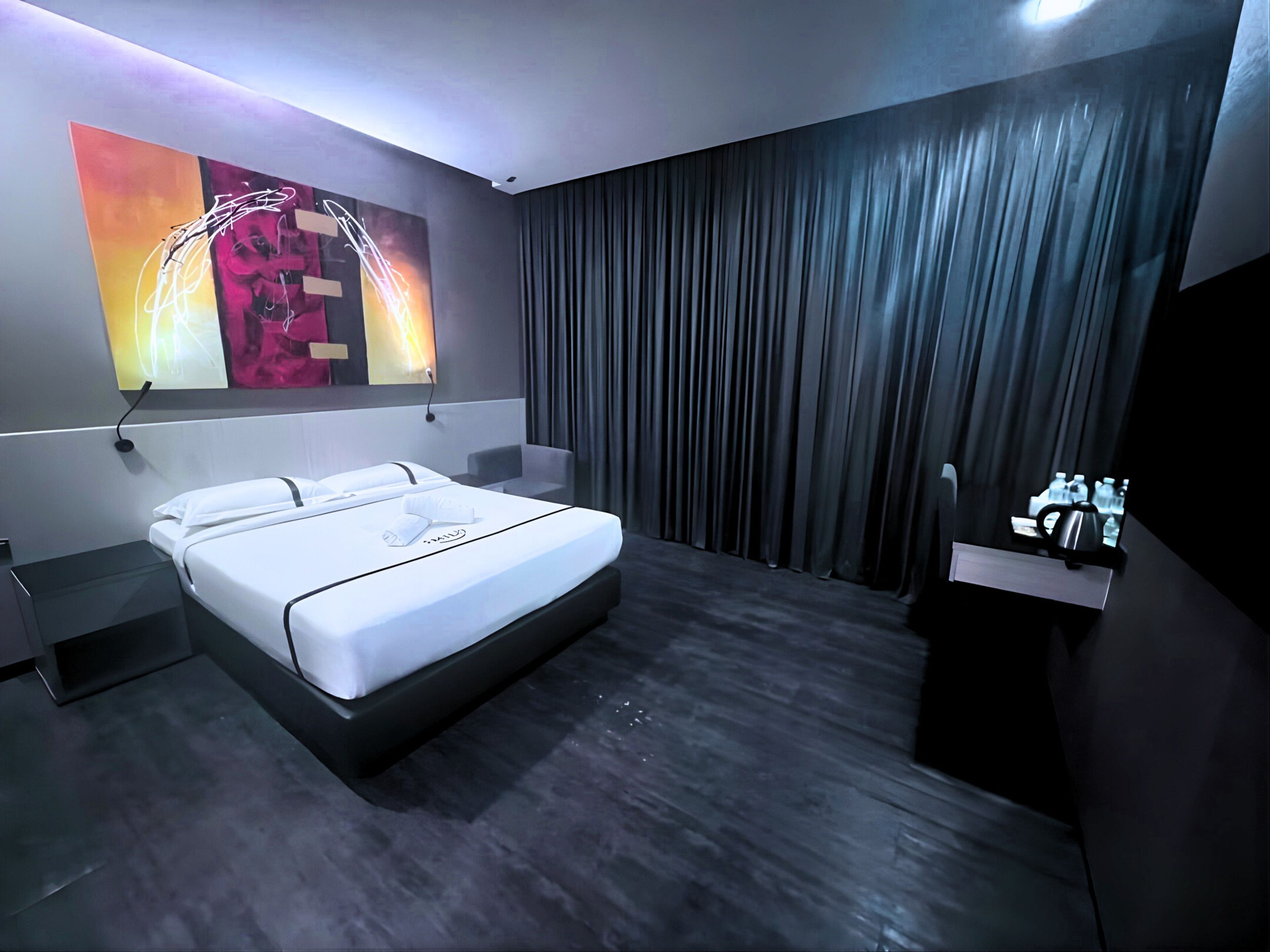 Double Room | Meja, seterika/papan seterika, Wi-fi percuma, cadar katil 