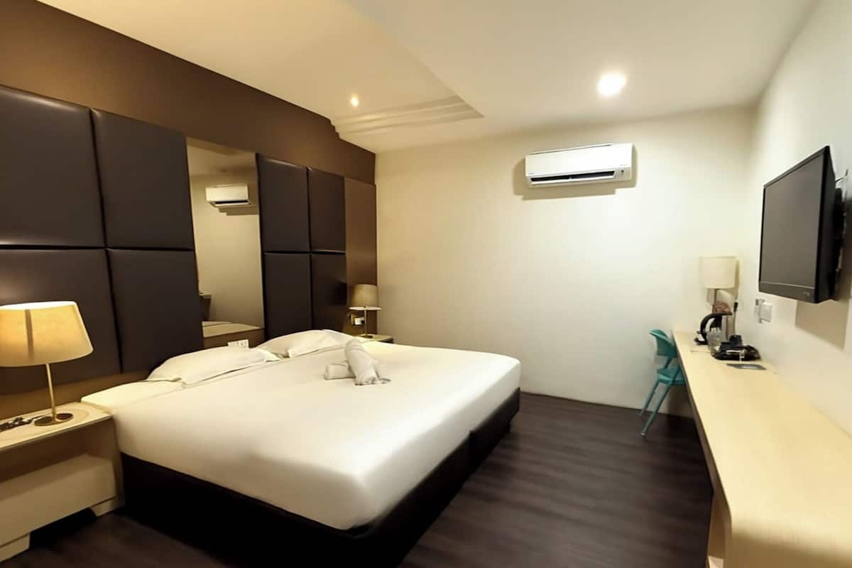 Habitación superior | Escritorio, tabla de planchar con plancha y wifi gratis