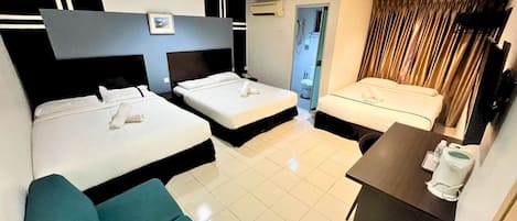 Habitación doble familiar | Escritorio, tabla de planchar con plancha y wifi gratis