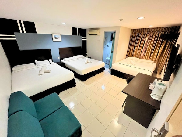 Family Double Room | Desk, iron/ironing board, free WiFi