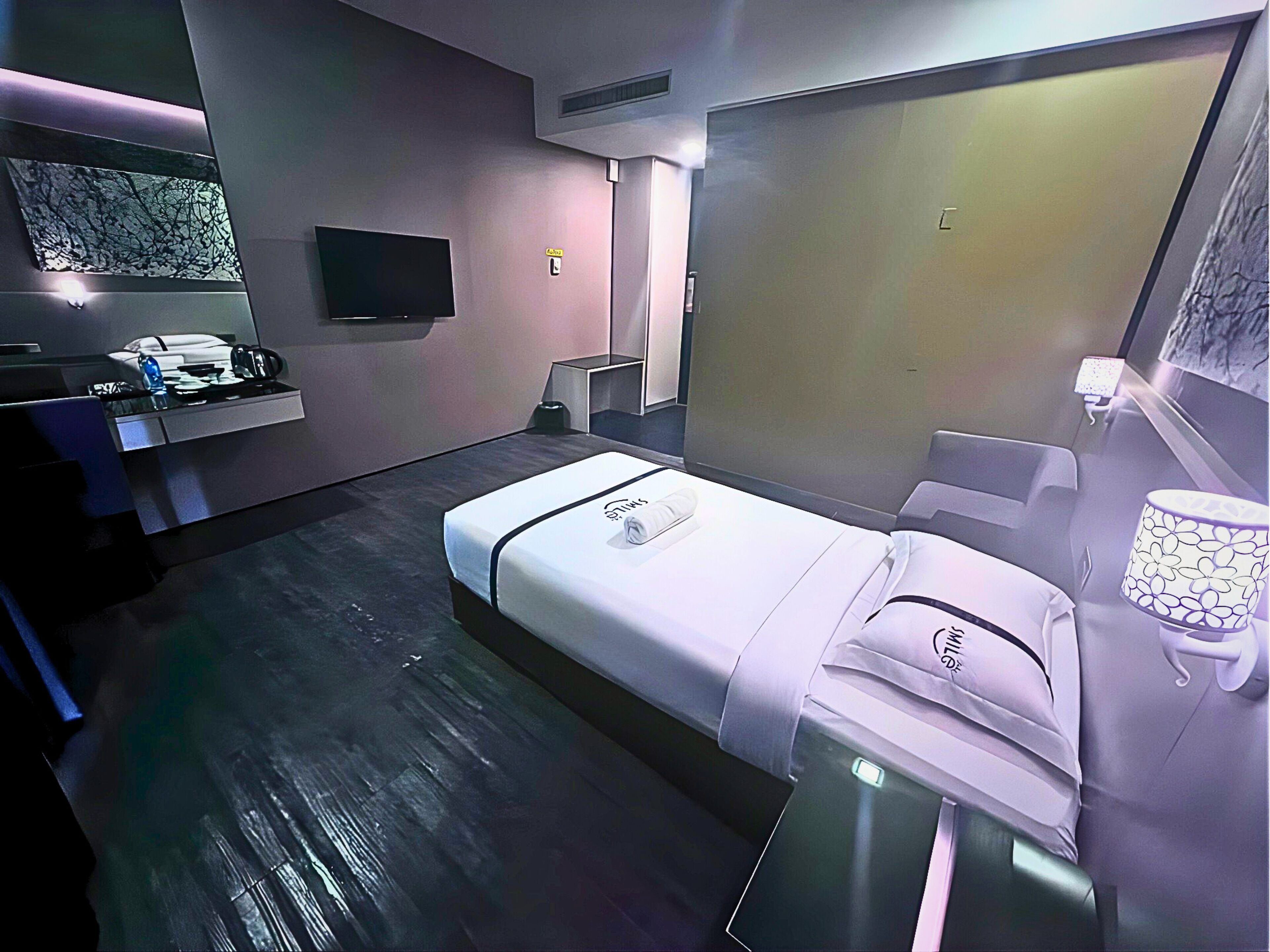 Single Room | Desk, iron/ironing board, free WiFi, bed sheets