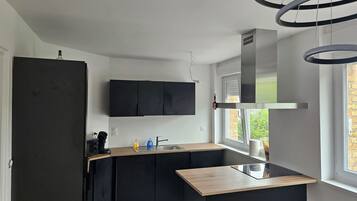 Micro-ondes, four, plaque de cuisson, lave-vaisselle