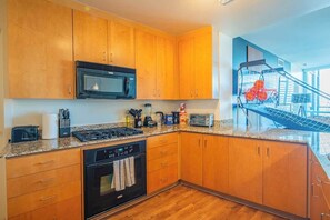 雪櫃、微波爐、焗爐、爐具