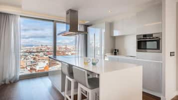 雪櫃、微波爐、焗爐、爐具