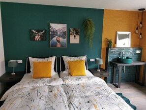 2 bedrooms, iron/ironing board, WiFi, bed sheets