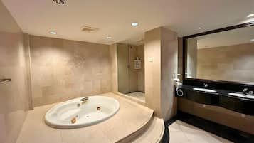 Presidential-rum | Badrum | Hårtork, bidé, handdukar och tvål