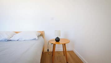 1 slaapkamer, een strijkplank/strijkijzer, gratis wifi, beddengoed
