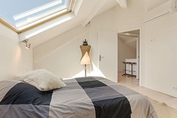 3 bedrooms, iron/ironing board, travel crib, free WiFi