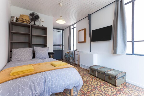 1 bedroom, iron/ironing board, travel cot, free WiFi