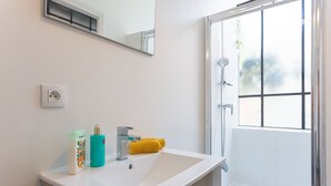 Bathroom - Apartment in Cannes with 1 bedrooms sleeps 2 (Cannes)
