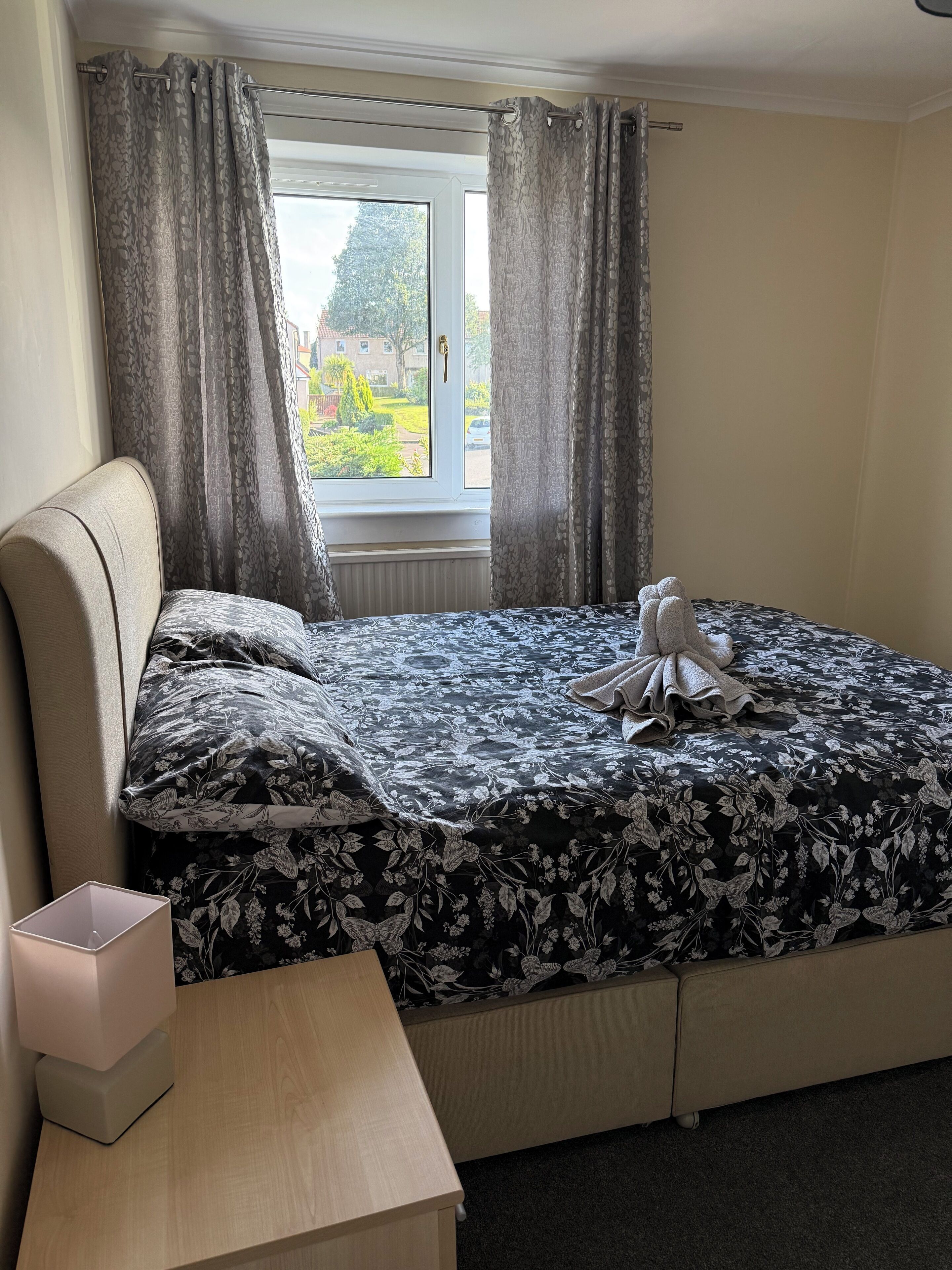 3 chambres, fer et planche à repasser, Wi-Fi, draps fournis