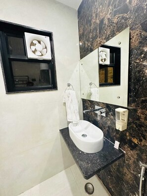 Doccia, asciugacapelli, bidet, asciugamani