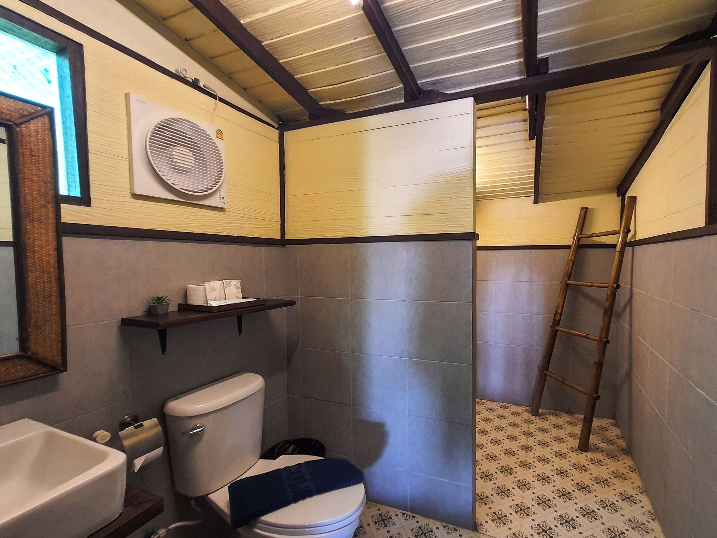 デスク、WiFi (無料)