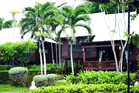 Terrace/patio. Baan Thong Ching Resort