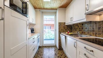 Apartment, Mountain View | Private kitchen | Fridge, oven, stovetop, dishwasher