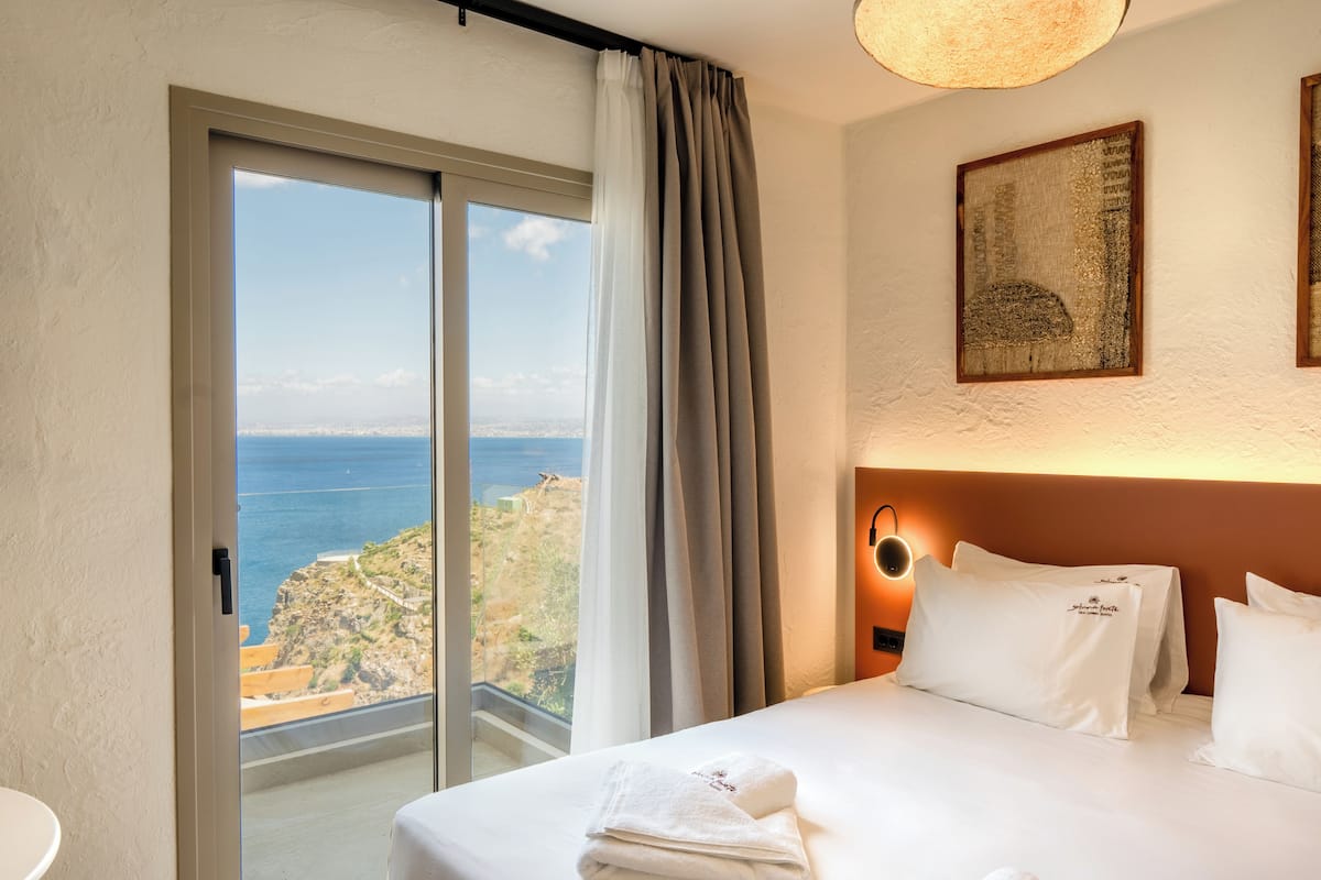 Standard Room with Sea View & Balcony | 部屋からの景観