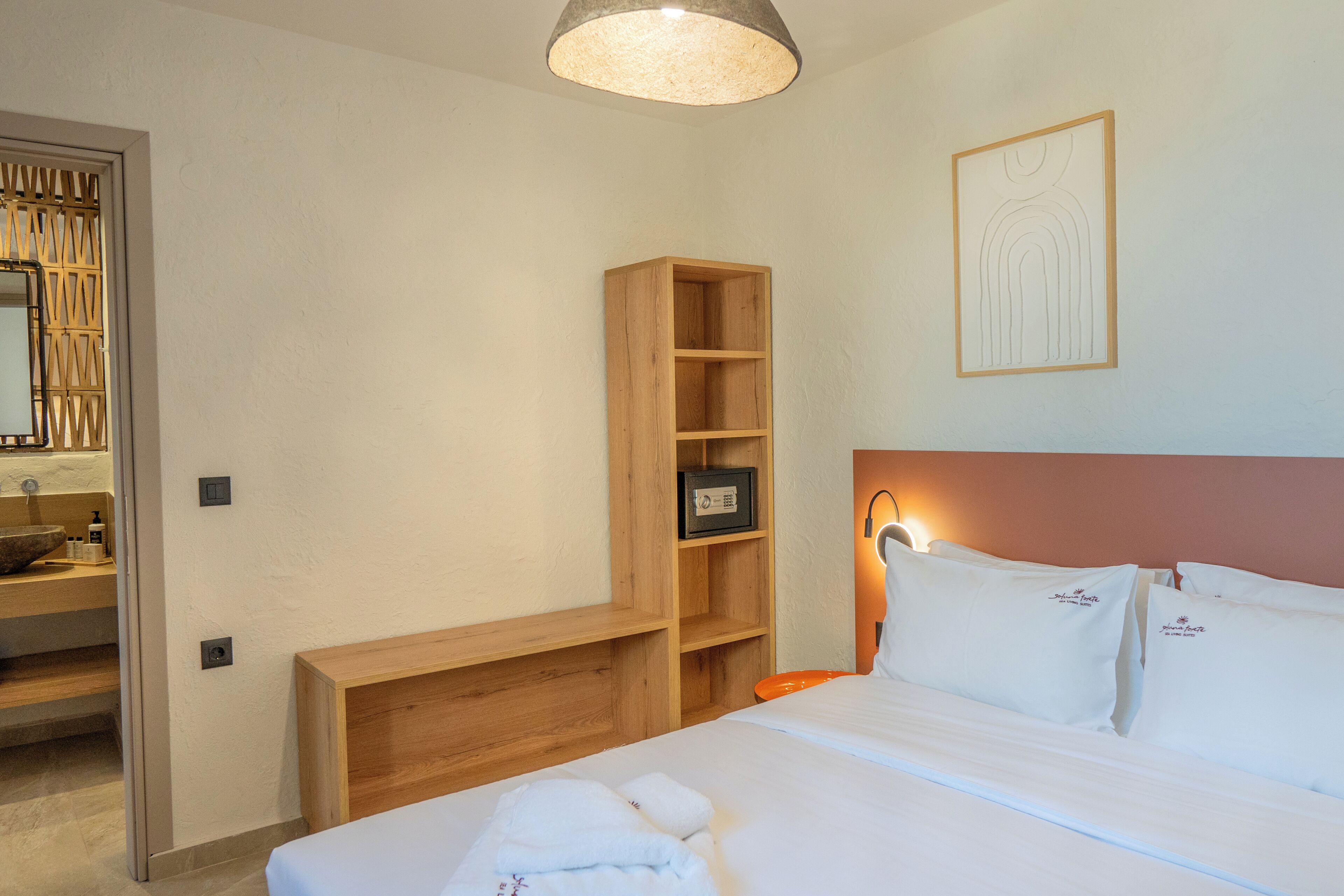 One bedroom Suite with Sea view and Balcony | Premium bedding, minibar, in-room safe, blackout drapes