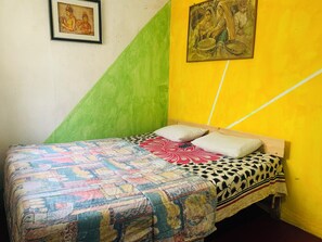 Espacio para trabajar con laptop y wifi gratis