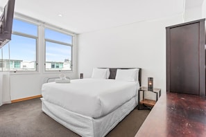 3 bedrooms, desk, iron/ironing board, WiFi
