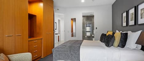 2 bedrooms, desk, iron/ironing board, free WiFi