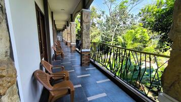 Deluxe Double Room | Terrace/patio