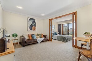 1 dormitorio, tabla de planchar con plancha, wifi gratis y ropa de cama