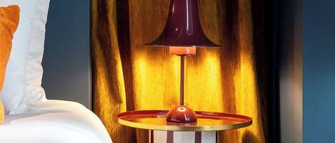 Habitación superior con 1 cama matrimonial o 2 individuales, balcón | Caja de seguridad en la habitación y escritorio