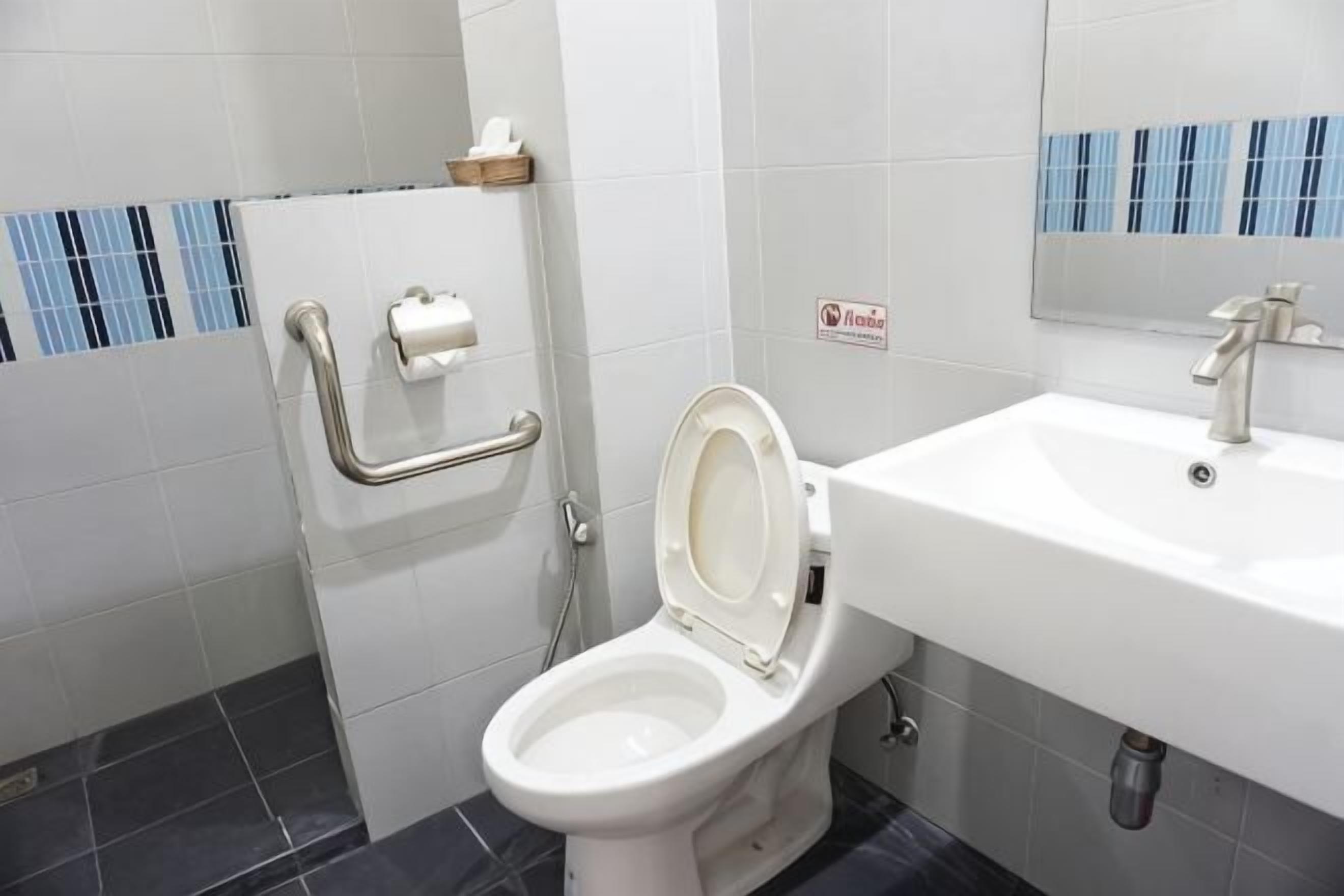 Bathroom | Shower, towels, soap, shampoo