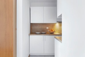 Deluxe Apartment, City View, Beachside | Private kitchen | Full-size fridge, stovetop, cookware/dishes/utensils