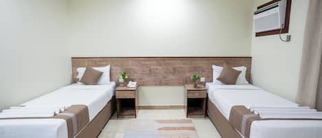 Kamar Twin | Minibar, tirai kedap cahaya, setrika/meja setrika, dan Wi-Fi gratis